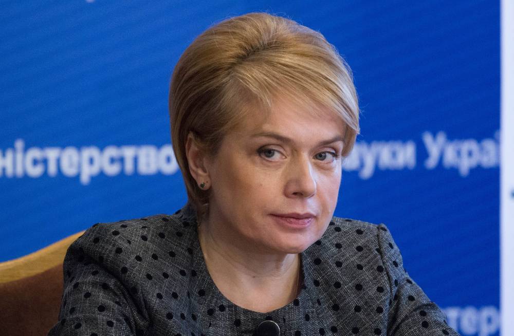 В бедной Украине зарплата министра образования превысила оклад в пять раз
