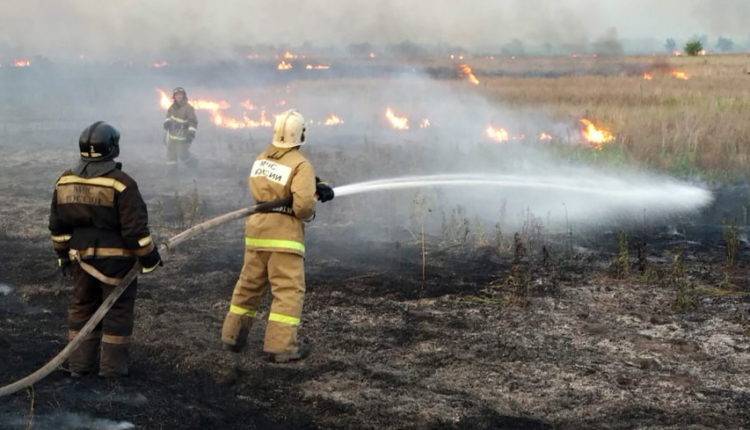Распространение природного пожара в Оренбуржье удалось остановить