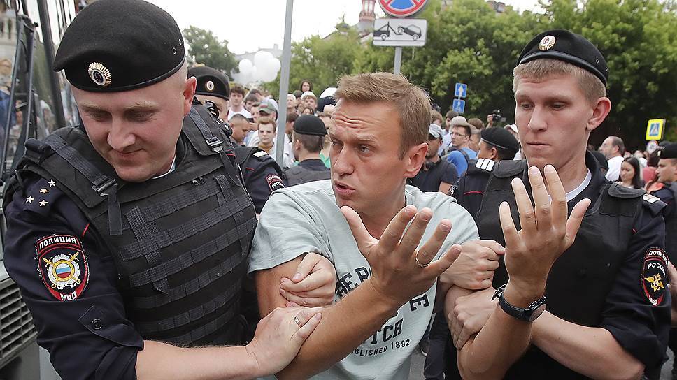 Навального арестовали на 10 суток за марш в поддержку Ивана Голунова