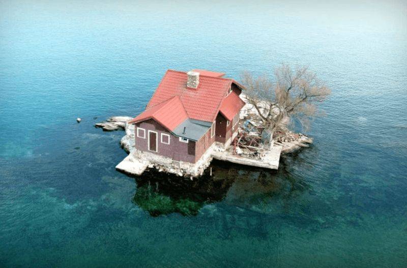 Остров, на котором помещается только один домик, попал в книгу рекордов Гинесса