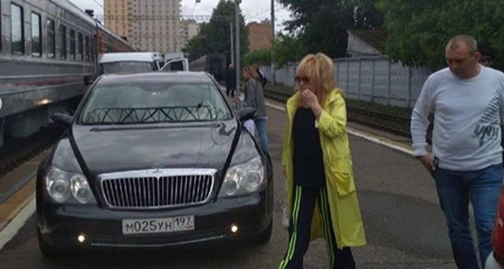 РЖД проведет проверку после выезда машины с Пугачевой на платформу