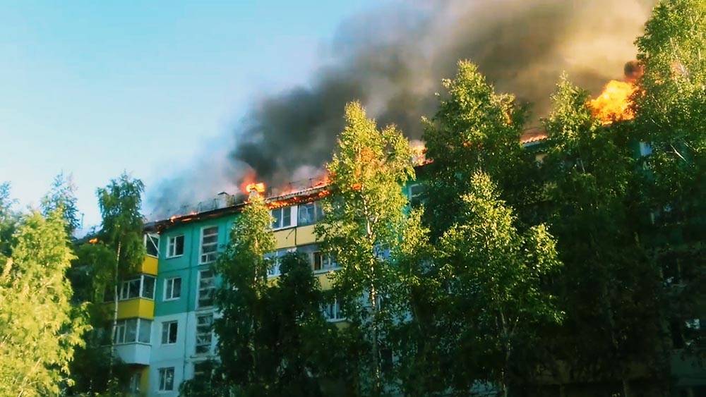В жилом доме в Нижневартовске произошел взрыв (видео)