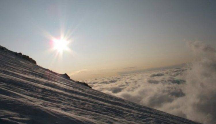 На Эльбрусе из-за плохой видимости заблудились 10 альпинистов