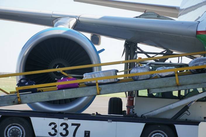 «Аэрофлот» заставил выжившего в катастрофе SSJ-100 дважды оплатить сохраненный при аварии багаж, но потерял его