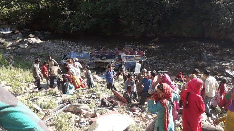 25 человек погибли в рухнувшем в ущелье автобусе в Индии