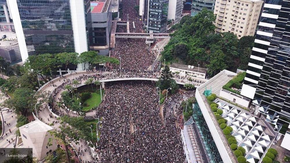 Протестующие в Гонконге «захватили» здание парламента