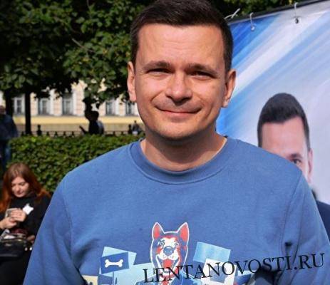На выборах в Мосгордуму в 45-м округе по опросу лидирует Илья Яшин