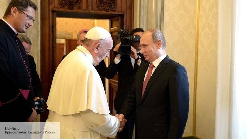 В Кремле анонсировали встречу Путина с папой Римским