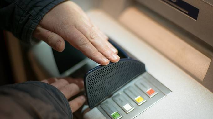 До конца года в России установят 10 тысяч биометрических банкоматов