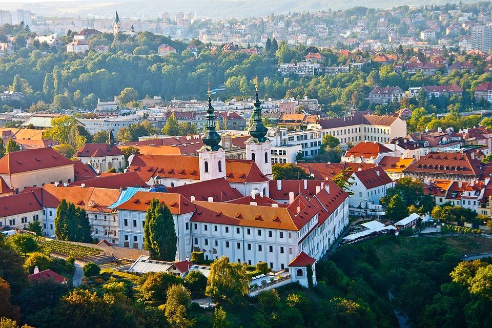 Чехия запретила российским авиакомпаниям полеты в Прагу и Карловы Вары