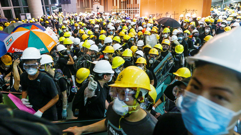 Пекин потребовал уголовного наказания участникам протестов в Гонконге