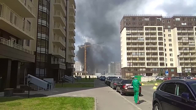 На стройплощадке на проспекте Ветеранов горел пенопласт