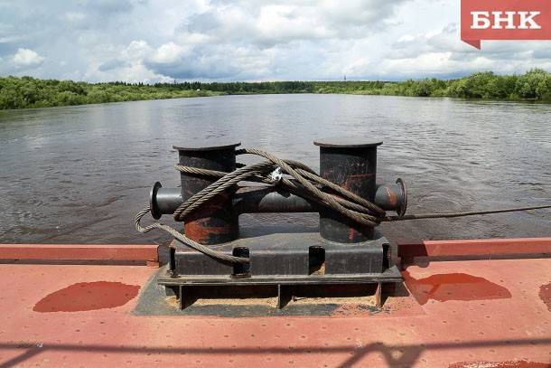 На севере Коми ищут выпавшего из лодки туриста