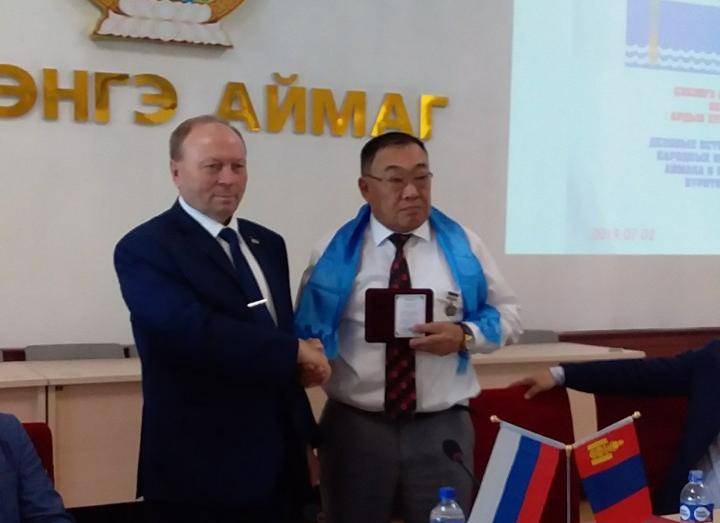 Делегация Народного Хурала выехала в Монголию