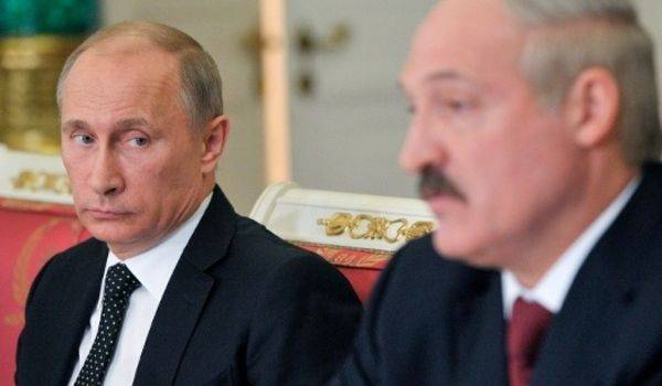 "Может, туда еще и поплевали?": Путин получил гостинчик от Лукашенко