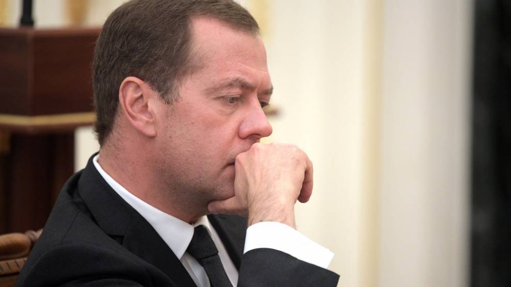 Не "качнул права". Губернатору Уссу не дали слова на совещании у Медведева - "Кремлевский пул"