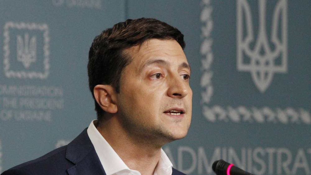 Зеленский запретил себя свергать: Президент Украины ветировал закон об импичменте, который сам же продвигал