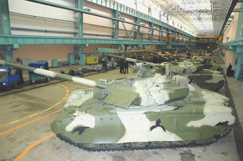 Украинские чиновники сдавали в аренду танковый завод