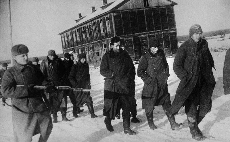 Что запрещено было делать советским бойцам с пленными немцами | Русская семерка