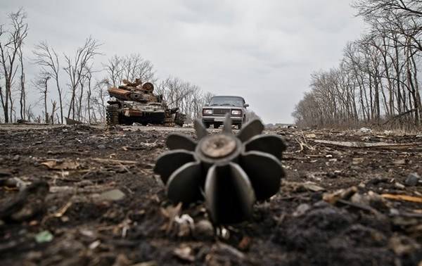 Боевики обстреляли авто волонтеров на Донбассе, ранены два медика