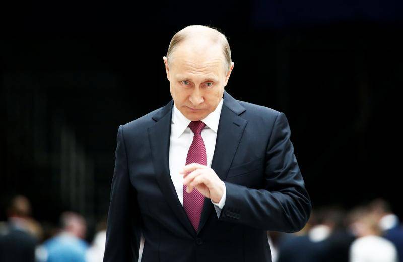 "Со своим нельзя, покиньте заведение": в сети подняли на смех Путина с термосом