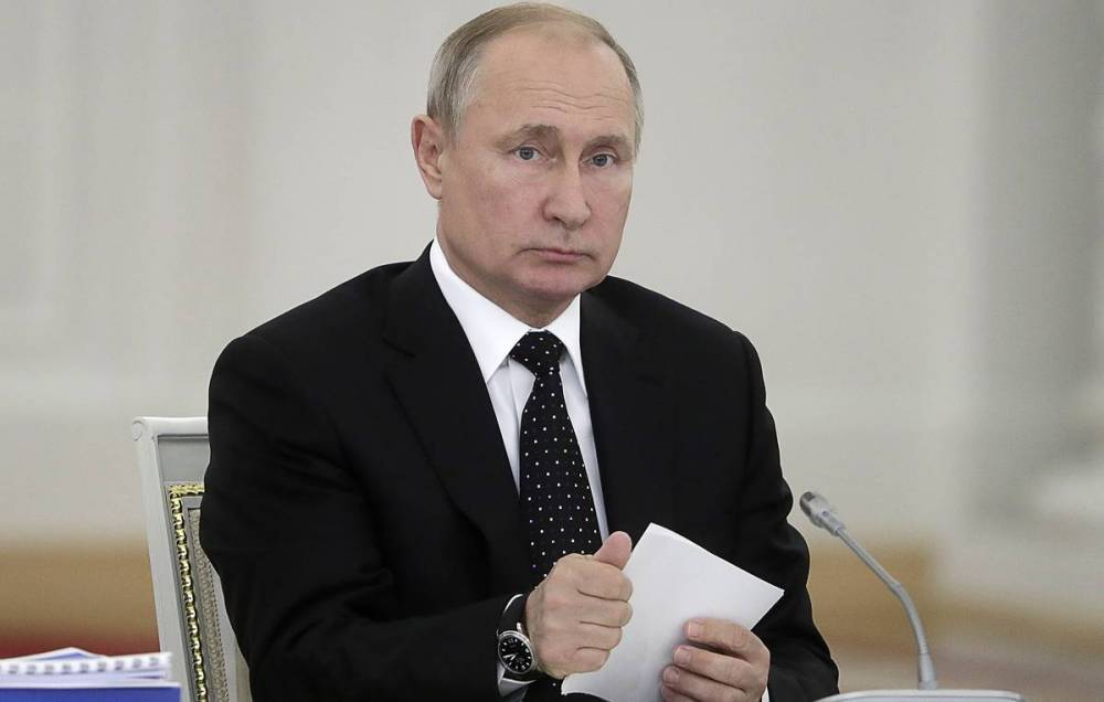 Путин поручил принять меры по совершенствованию контроля за делами о наркотиках