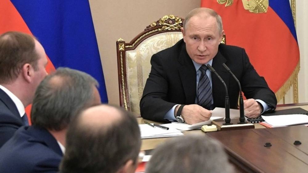 Путин вместо форума "Реки России" проведет встречу с Шойгу по трагедии с подводниками