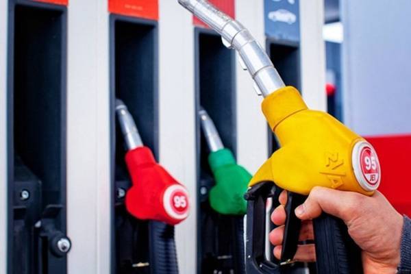 Эксперт рассказал о возможном росте цен на бензин в России