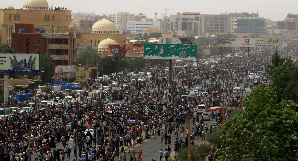 «Марш миллионов» запугал Военный совет Судана, заставив сесть за стол переговоров