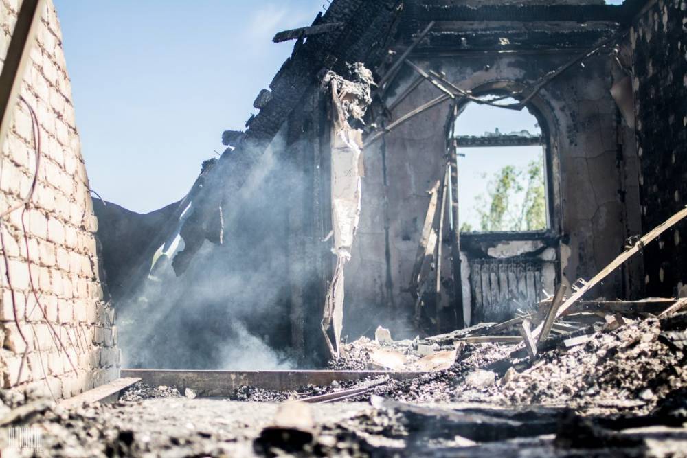Каратели открыли огонь по ДНР: в Зайцево полыхнул пожар