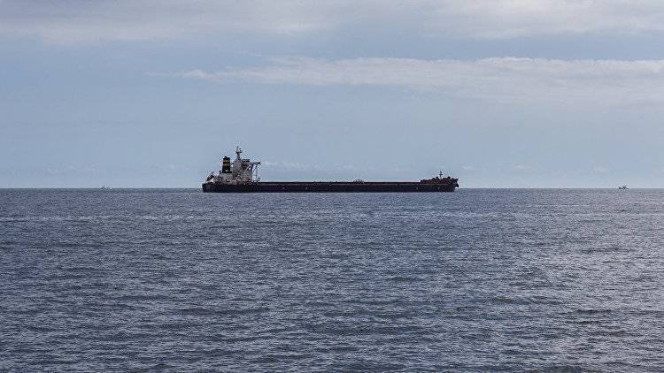 Хроника одного "бедствия": Черноморский флот "спас" тонущий танкер
