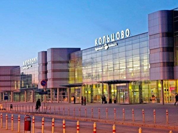 Рейс UTair Самара — Сургут вынужденно приземлился в Екатеринбурге