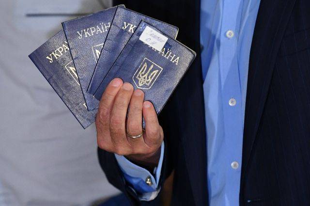 В РФ отреагировали на решение Киева выдавать паспорта этническим украинцам