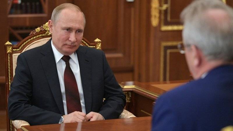 Путин пообещал помочь жителям Иркутской области, выслушав их жалобы