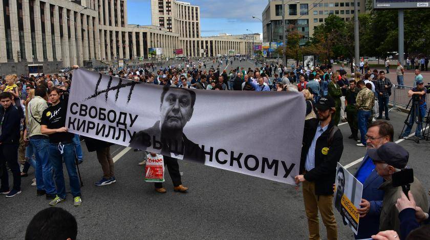 "Неравноценно": Киев согласился вернуть журналиста Вышинского