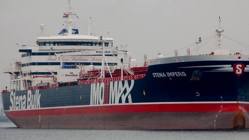 Трое россиян находятся на борту задержанного Ираном танкера
