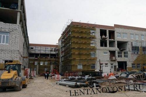Ростовский подрядчик строит для Таганрога школу с трещинами и хлипким бетоном