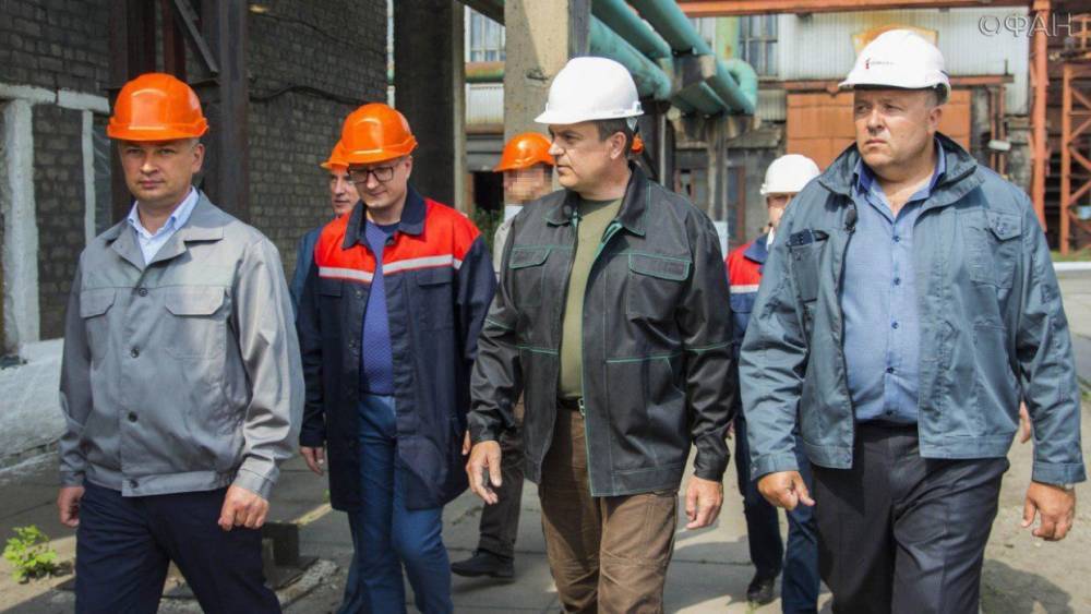 Глава ЛНР Пасечник в преддверии Дня металлурга посетил «Стахановский завод ферросплавов»