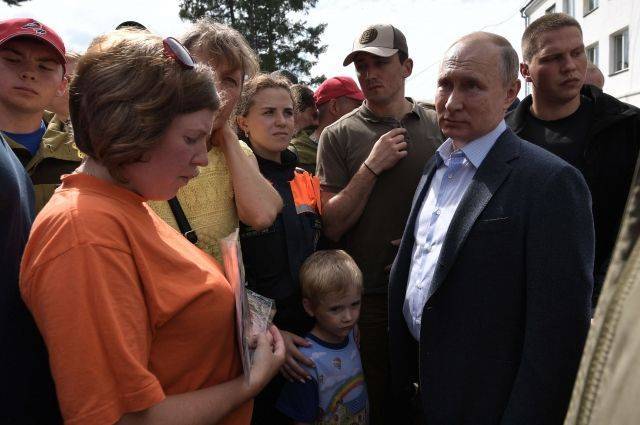 Путин встретился с пострадавшими от паводка в Иркутской области