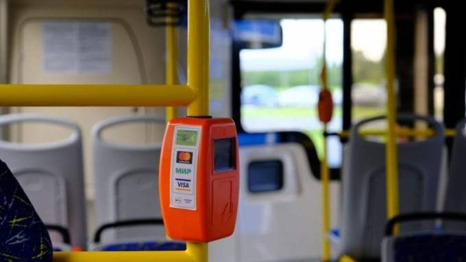 В Петербурге появится 200 новых автобусов с возможность зарядки телефона