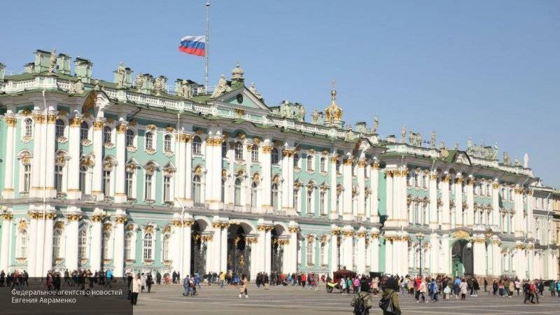 Мужчину поймали на краже кошелька американца у Эрмитажа в Петербурге