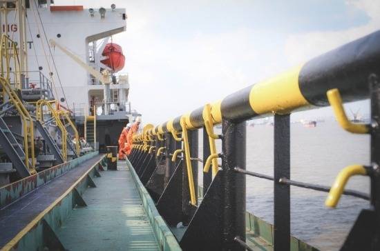 Иран задержал не один, а два танкера в Ормузском проливе