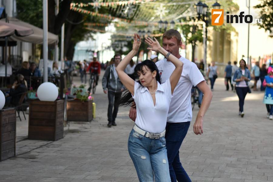В Рязани танцевали сальсу и слушали инструментальную музыку | РИА «7 новостей»
