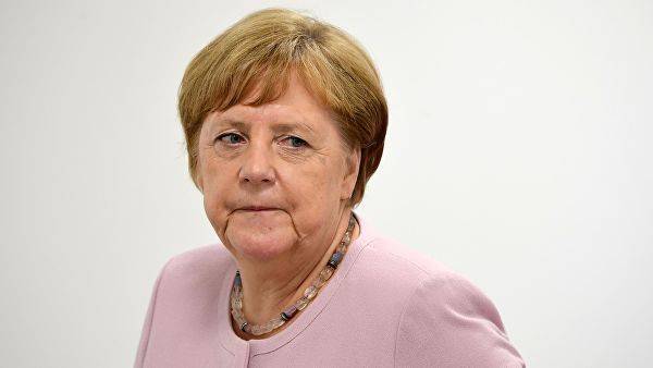 Меркель заявила, что хочет улучшить связи с Москвой