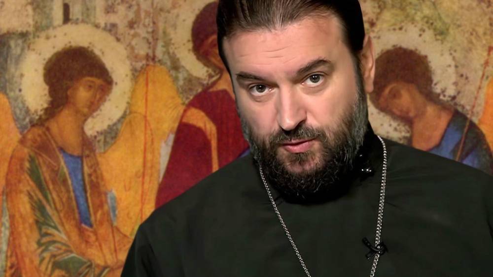 Православные шокированы бесстыдством голой поклонницы Янкаускаса на Трубной
