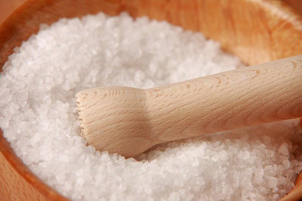 Чрезмерное употребление соли увеличивает риск инсультов и сердечных приступов