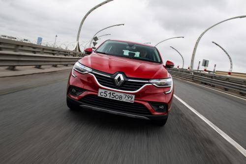 «Едет не хуже Колеоса»: Блогер проверил динамику и ходовые качества Renault Arkana