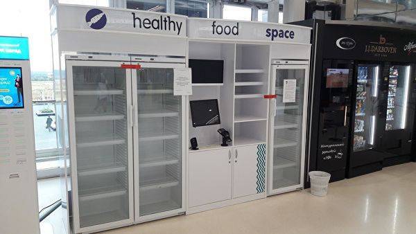 Число отравившихся едой из автоматов Healthy food в Москве выросло до 75 человек