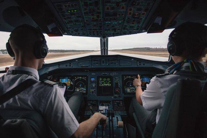 Эксперты заявили о росте спроса на пилотов в России