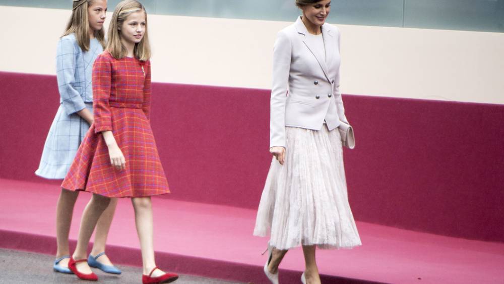 "Наша Кейт Миддлтон": Королева Испании пришла на прием в платье из самого обычного магазина